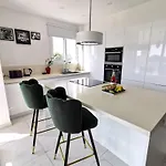 Happy Tucan Apartament Larnaca