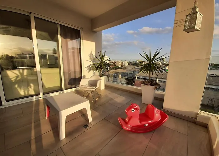 Happy Tucan * Ларнака