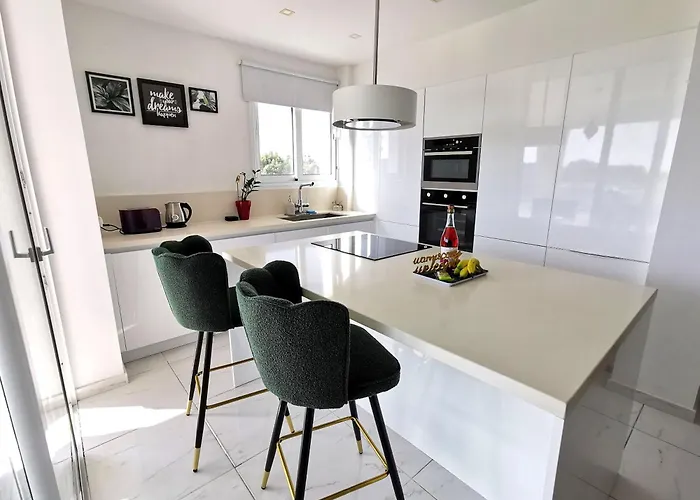 Happy Tucan Lägenhet Larnaca