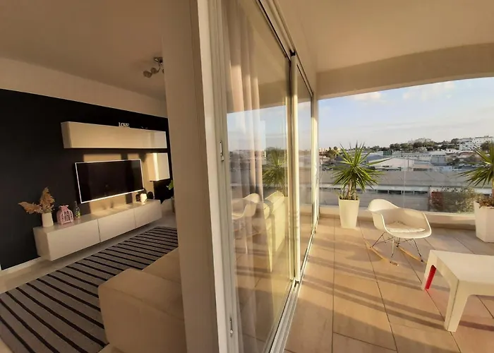 Happy Tucan Lárnaca